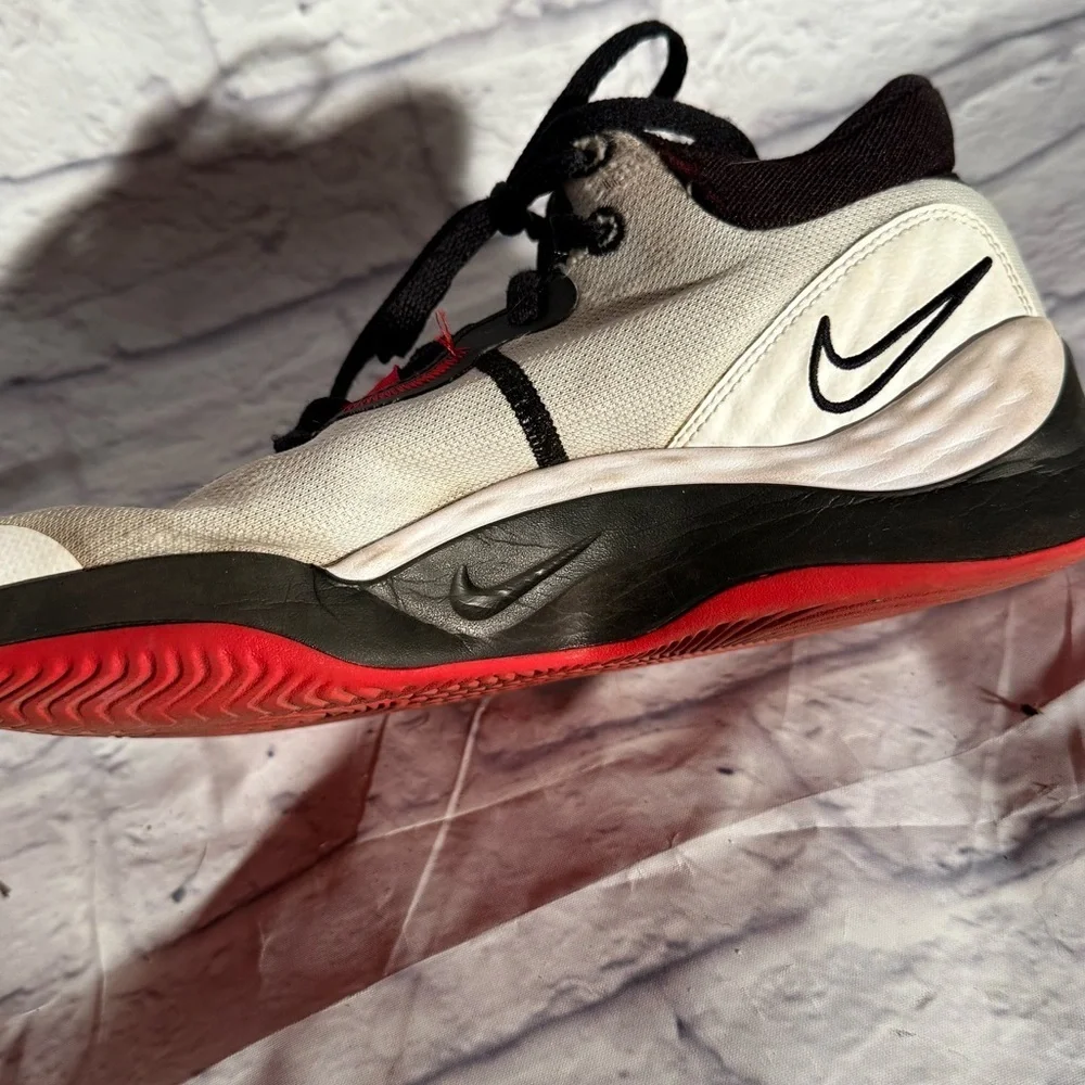Nike White and Black Athletic Shoes - Picture 4 of 10